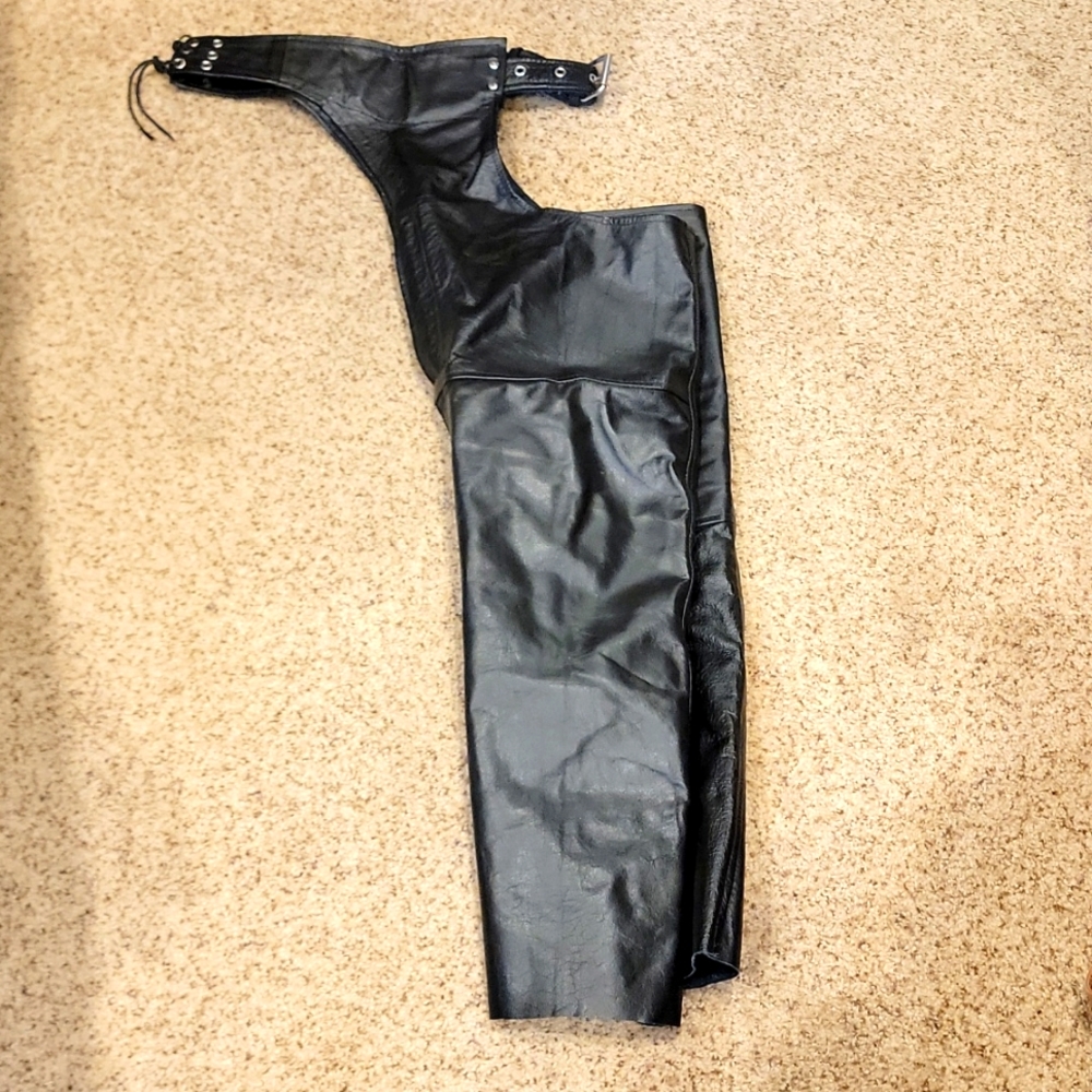 Bikers Black Leather Bikers Vest & Chaps - Picture 10 of 10